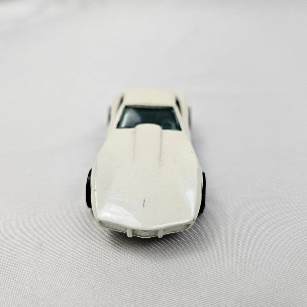 Vintage 1975 Hot Wheels Corvette Stingray Pearl White Malaysia Diecast 1:64